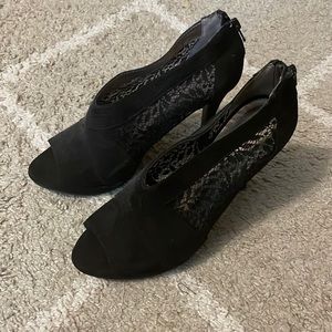 black lace heels opened toed